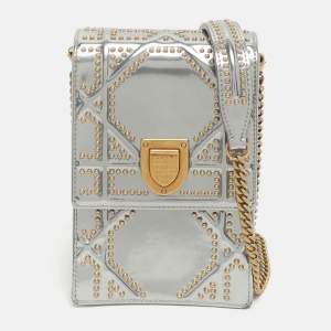 مملوكة مسبقًا Dior Diorama Silver Studded Leather Vertical Chain Clutch