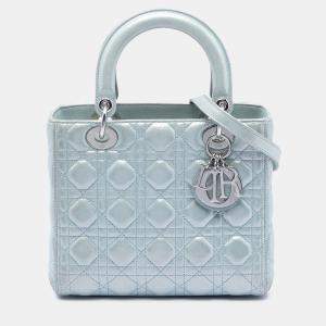 مملوكة مسبقًا حقيبة ديور ليدي ديور جلد كاناج لامع أزرق متوسط الحجم