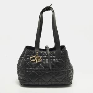 مملوكة مسبقًا Dior Toujours Medium Black Macrocannage Leather Tote