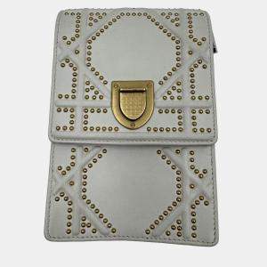 مملوكة مسبقًا Dior White Leather Studded Diorama Vertical Chain Clutch