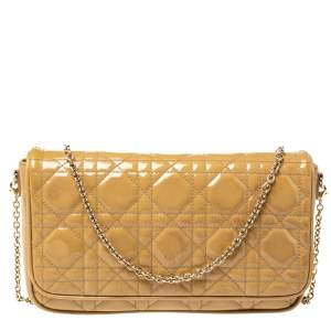 مملوكة مسبقًا Dior Beige Patent Leather Flap Chain Clutch