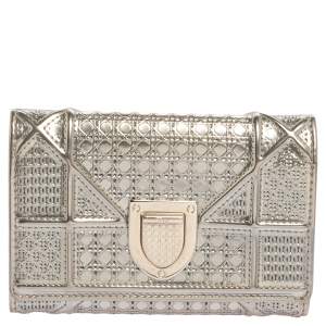 مملوكة مسبقًا Dior Metallic Silver Micro Cannage Leather Diorama Trifold Wallet