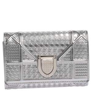 Pre Owned محفظة ديور ديوراما جلد كاناج مايكرو فضي ميتاليك ثلاثية الطي