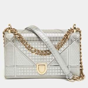 مملوكة مسبقًا Dior Metallic Silver Microcannage Patent Leather Small Diorama Shoulder Bag