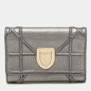 Pre Owned Dior Grey Leather Diorama Compact Wallet