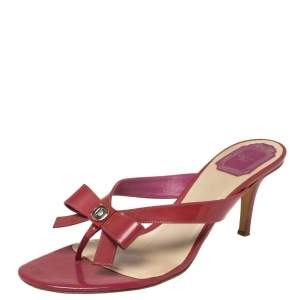مملوكة مسبقًا صندل ديور فيونكة جلد لامع أحمر مقاس 38.5