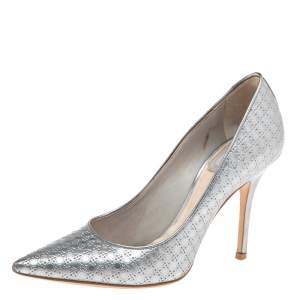 مملوكة مسبقًا Dior Silver Patent Leather Pointed Toe Pumps Size 35.5