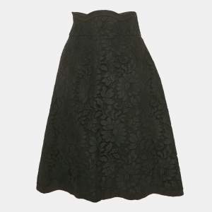 مملوكة مسبقًا Dolce & Gabbana Black Lace Midi Skirt M