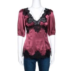 مملوكة مسبقًا بلوزة دولتشي أند غابانا حافة دانتيل حرير عنابي M