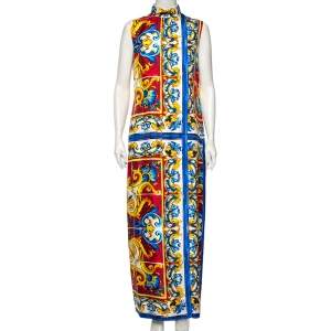 مملوكة مسبقًا فستان ماكسي دولتشي أند غابانا حرير طباعة ماجوليكا بفتحة أمامية مقاس كبير - لارج 