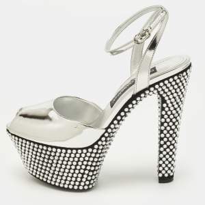 مملوكة مسبقًا صندل دولتشي أند غابانا نعل سميك جلد لامع مرصع بالكريستال مقاس 38