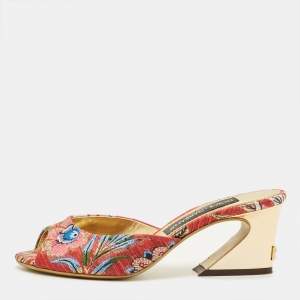 Pre Owned صندل دولتشي آند غابانا قماش بروكيد مطبّع بالزهور الحمراء بكعب مسطح مقاس 35