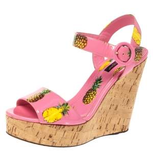 مملوكة مسبقًا Dolce and Gabbana Pink Patent Pineapple Print Cork Platform Wedge Sandals Size 38