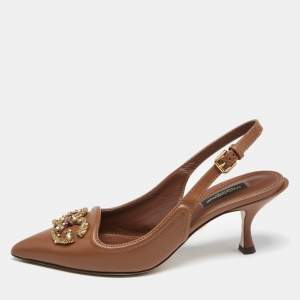 مملوكة مسبقًا صندل دولتشي أند غابانا دي جي أمور  جلد بني شعار مرصع فتحة كعب مقاس 37