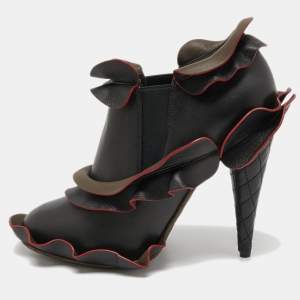 Pre Owned Fendi Black/Grey Leather Ruffled Booties Size 40