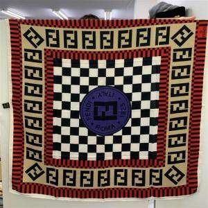 Pre Owned وشاح فندي حرير مربعات ٩٠ × ٩٠ سم