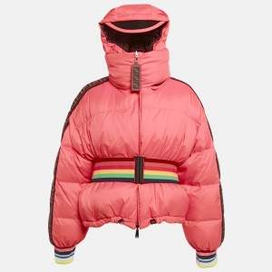 مملوكة مسبقًا جاكيت منفوخ قابل للعكس بطبعة إف إف باللونين البني والوردي من فندي، قياس متوسط