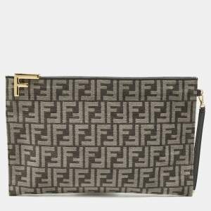 مملوكة مسبقًا Fendi Logo Zip Grey/Black Zucca Velvet Flat Wristlet Clutch