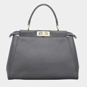 مملوكة م سبقًا Fendi Grey Leather Peekaboo Bag