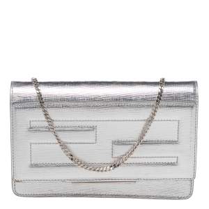 مملوكة مسبقًا محفظة بسلسلة فندي تيوب جلد فضي ميتالك