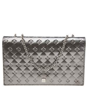 مملوكة مسبقًا محفظة بسلسلة فندي فنديليشيوس جلد لامع رصاصي 