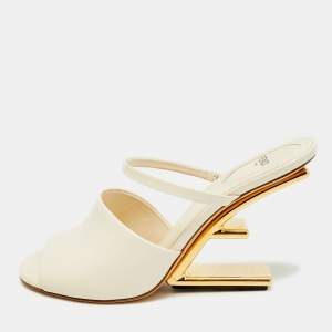 Pre Owned Fendi First Size 39 Cream Leather Slide Sandals
