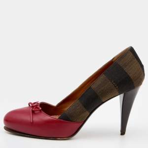 مملوكة مسبقًا حذاء كعب عالي فندي كانفاس بيكوين وجلد بني/أحمر بفيونكة نعل سميك مقاس 39.5