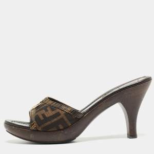Pre Owned Fendi Brown Zucca Canvas And Leather Slide Sandals Size 39