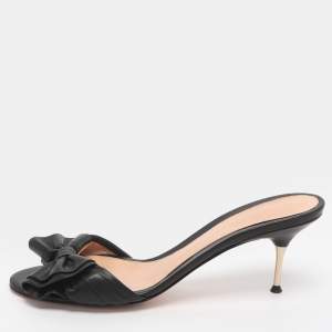 مملوكة مسبقًا Gianvito Rossi Size 39 Black Leather Bow Slide Sandals