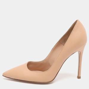 مملوكة مسبقًا Gianvito Rossi Size 34.5 Beige Leather Pumps
