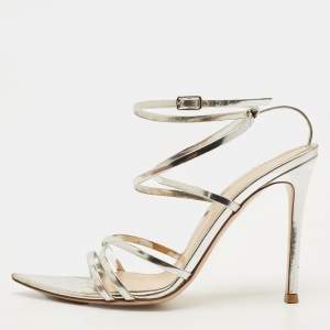 مملوكة مسبقًا Gianvito Rossi Ettie Size 37 Silver Patent Leather Ankle Strap Sandals