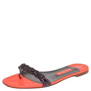 Pre Owned Gina Neon Pink Patent Leather Crystal Embellished Thong Flat Size 38.5