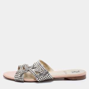 مملوكة مسبقًا حذاء سلايد فلات جينا جلد فضي/وردي مزخرف كريستال مقاس 37.5