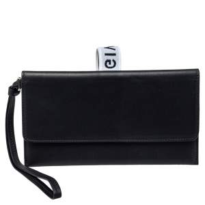 مملوكة مسبقًا Givenchy Black Leather Flap Wristlet Clutch