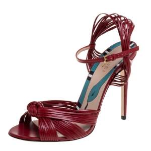 Pre Owned صندل غوتشى فتحة كعب سير كاحل عقدة ألى سيور جلد أحمر مقاس 37.5