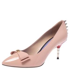 مملوكة مسبقًا Gucci Pink Patent Leather Spiked Pumps Size 37.5