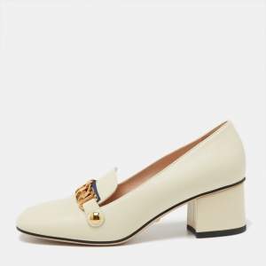 مملوكة مسبقًا Gucci Cream Leather Sylvie Chain Embellished Pumps Size 38