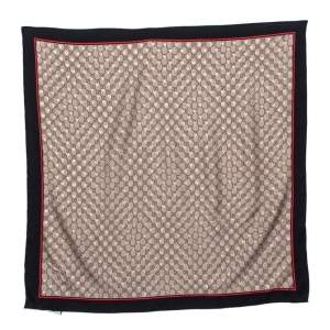 مملوكة مسبقًا وشاح غوتشي حرير طباعة نحل جي جي أسود وبيج