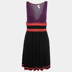 مملوكة مسبقًا فستان غوتشي تريكو بنفسجي وأسود برقبة واسعة بلا أكمام مقاس متوسط - ميديوم