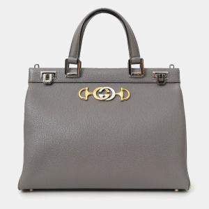 مملوكة مسبقًا Gucci Grey Grained Leather Interlocking G Horsebit Zumi Medium Tote with Strap