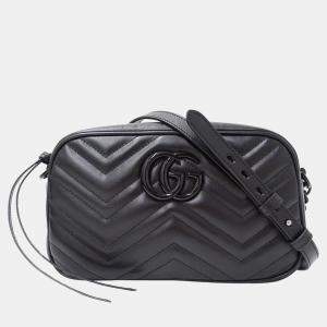 مملوكة مسبقًا Gucci Gg Marmont Small Camera Bag In Black Quilted Leather With Chain