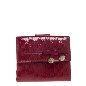 مملوكة مسبقًا Gucci Red Microguccissima Patent Leather Bow Heart Compact Wallet