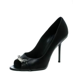 Pre Owned Gucci Black Leather With Metal Plaque Peep Toe Pumps Size 37