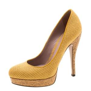 مملوكة مسبقًا حذاء كعب عالي غوتشي بامبلبي فيلين وجوت مجدول أصفر مقاس 37