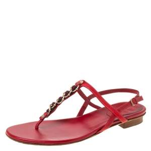 مملوكة مسبقًا صندل بإصبع غوتشي سير سلسلة جلد أحمر ميتالك مقاس 36