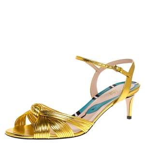 مملوكة مسبقًا Gucci Gold Leather Crawford Ankle Strap Sandals Size 38.5