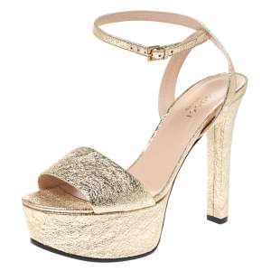 مملوكة مسبقًا Gucci Gold Crinkled Patent Leather Platform Ankle Strap Sandals Size 36