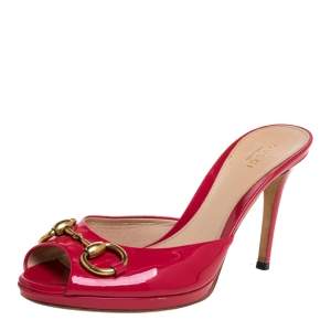 مملوكة مسبقًا Gucci Fuchsia Patent Leather Horsebit Sandals Size 37