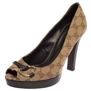 مملوكة مسبقًا Gucci Beige/Brown GG Canvas And Leather Horsebit Peep Toe Pumps Size 39
