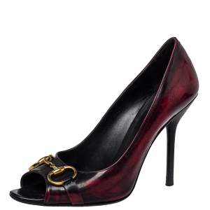 مملوكة مسبقًا Gucci Black/Red Leather Horsebit Peep Toe Pumps Size 40.5
